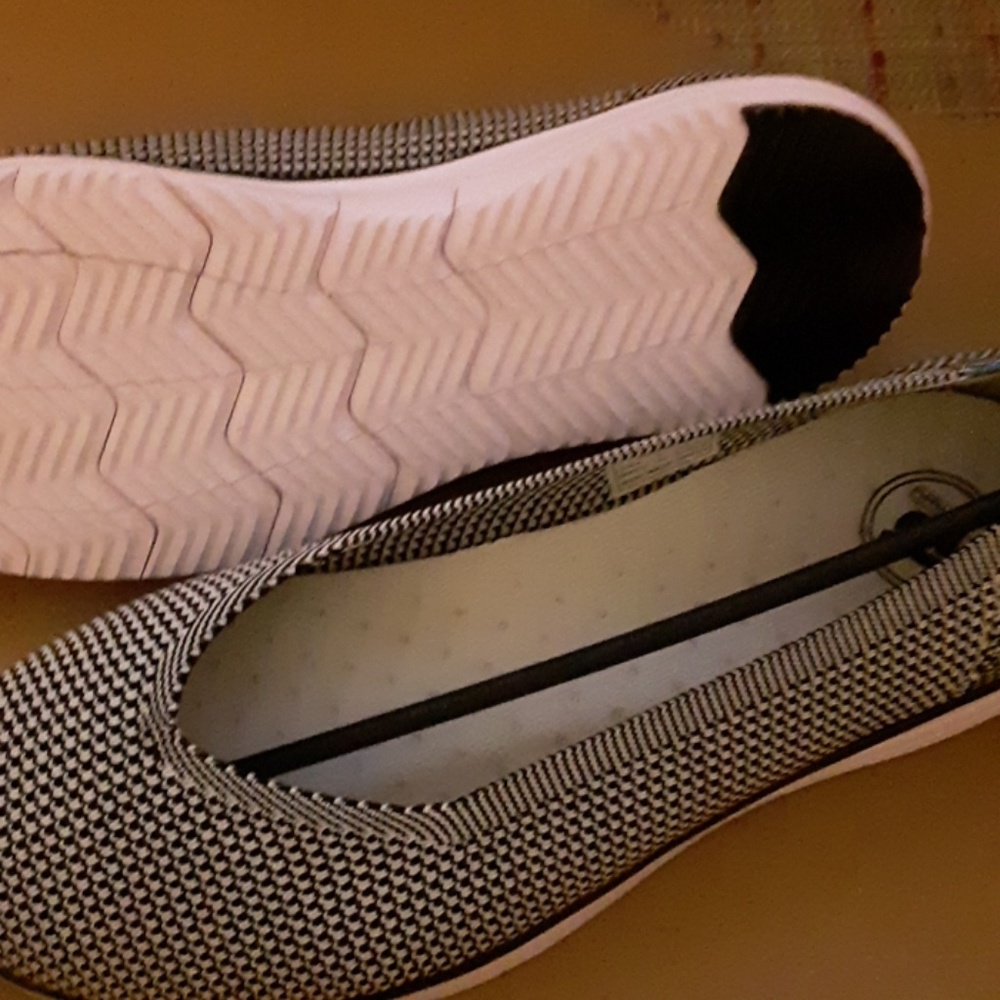 shoes - Picture 3 of 3